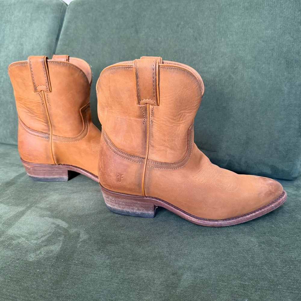 Frye Billy Short Cowgirl Boots in Cognac size 8